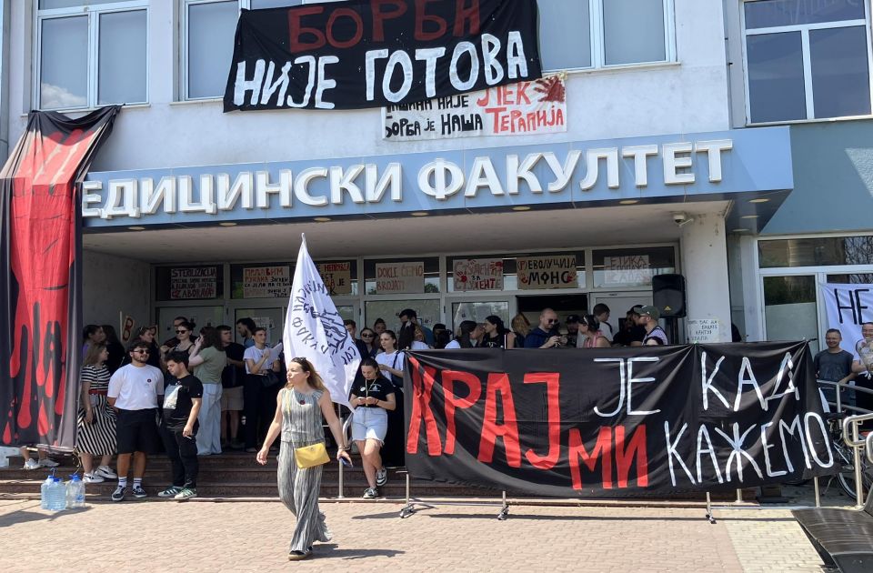 VIDEO: Završena sednica, nije usvojen predlog studenata Medicinskog fakulteta u Novom Sadu o nastavi VIDEO: Završena sednica, nije usvojen predlog studenata Medicinskog fakulteta u Novom Sadu o nastavi